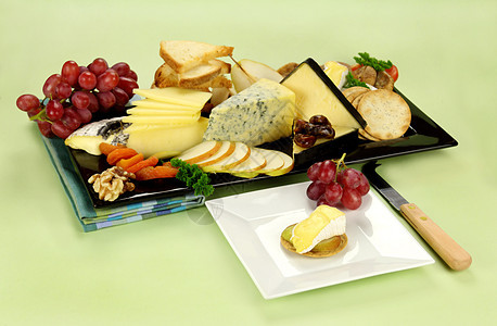 奶酪拼盘营养美食灰布午餐核桃蓝脉食物烹饪面包坚果图片