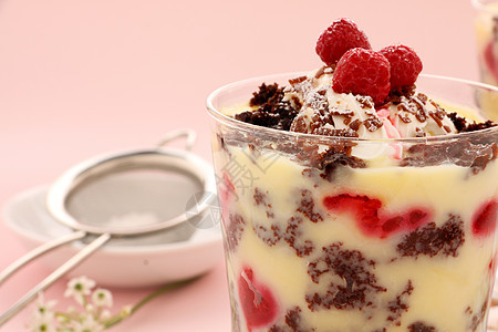 巧克力草莓三角铺张美味奶油食物育肥诱惑花朵玻璃过滤器糖霜图片