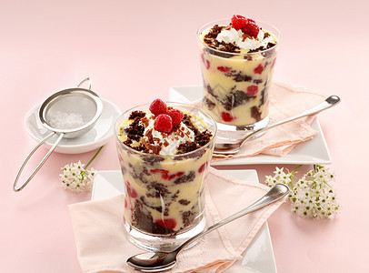 草莓三角糖霜美食蛋糕美味花朵过滤器味道巧克力甜点盘子图片