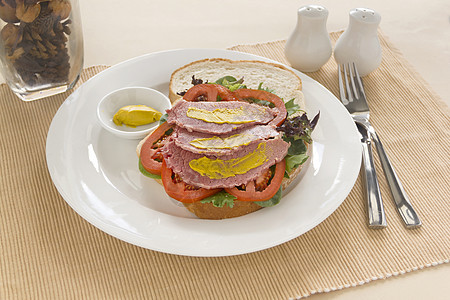 玉米牛肉三明治烹饪银边午餐营养美食食物沙拉面包牛肉味道图片