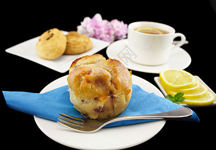 清晨茶茶杯子饼干餐巾纸花朵柠檬营养用餐烹饪食物蛋糕图片