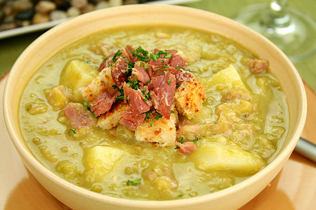 派和Ham Soup营养草药用餐味道土豆烹饪蔬菜午餐面包美食图片
