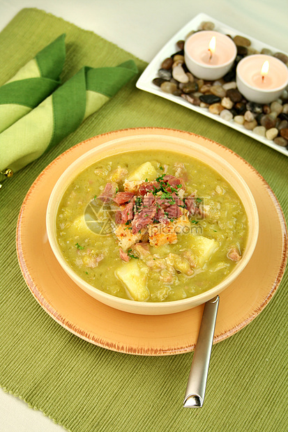 派和Ham Soup餐巾土豆草药蜡烛美食火腿蔬菜用餐午餐味道图片