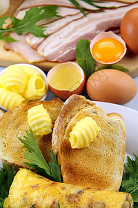早餐原料成分味道熏肉烹饪食物美食午餐用餐餐巾黄油草药图片