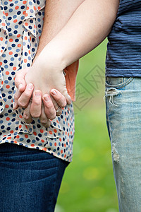 白种夫妇握手图片