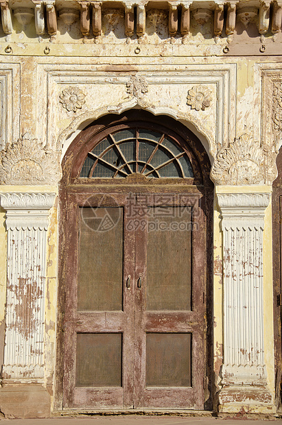 印度的旧门和古板墙图片