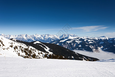 冬季与Kaprun度假胜地滑雪坡图片