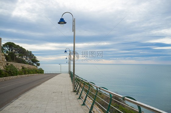 风景沿海公路多云沥青长廊水平图片