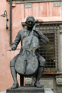 意大利卢卡Puccini的铜像 靠近他出生的房子青铜艺术作曲家音乐雕像蝴蝶歌剧雕塑图片