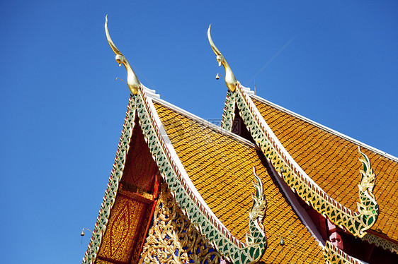清迈泰国寺庙屋顶天空建筑学瓷砖建筑旅行地标宗教图片
