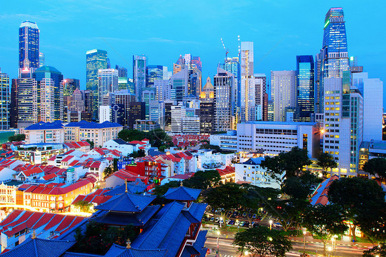 晚上在新加坡市区市中心住房绿色摩天大楼景观城市建筑学市中心办公室天际天空图片