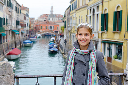 威尼斯观点与女孩缆车房子女性反射交通观光旅行历史性渠道文化图片