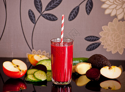健康果汁健康饮食食物甜菜冰沙排毒黄瓜桌子红色黑色绿色图片