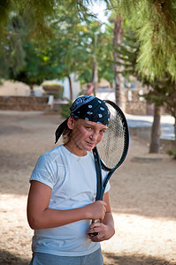 网球男孩娱乐运动员孩子游戏乐趣微笑男生运动竞赛锻炼图片