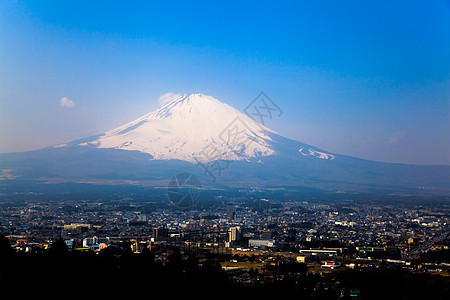 从山丘上登起的fuji山图片