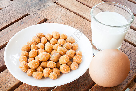 花生 牛奶和蛋的蛋白质养分图片
