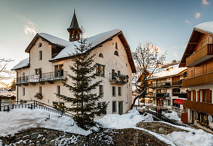 晚上Megeve村法国阿尔卑斯山 法国滑雪村庄地标旅行历史建筑旅游街道房子天空图片