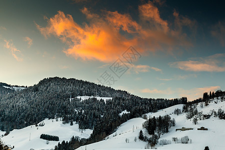 法国Megeve附近的法国阿尔卑斯山美丽的日落图片