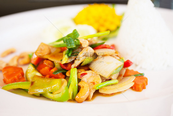 泰国食品 鸡肉和腰果图片
