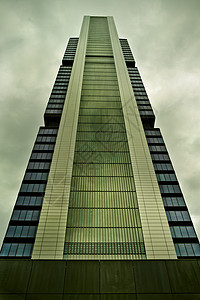 办公室眼镜 云层反射晶体摩天大楼 绿色光圈图片
