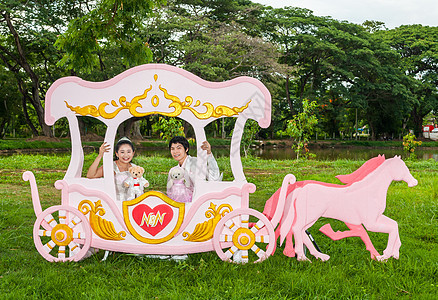 亚洲泰语 爱情婚姻情人灵魂戏服丈夫幸福微笑女士公园女朋友夫妻图片