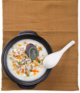传统的中华世纪鸡蛋和猪肉粥炒饭稀饭烹饪猪肉饮食盘子鸭子鸭蛋食物美食勺子图片