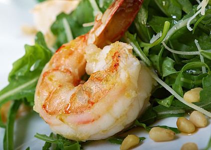 带虾的阿鲁古拉沙拉盘子螃蟹午餐营养餐巾火箭蔬菜美食沙拉图片