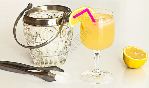 鸡尾酒黄色玻璃水果柠檬白色派对饮料橙子庆典酒吧图片