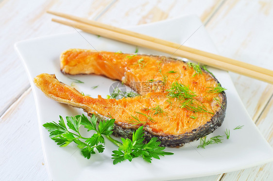 炒鲑鱼饮食晚餐蔬菜沙拉美食午餐用餐烧烤盘子食物图片
