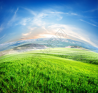 草地和山丘草原天堂远景季节天空土地场景牧场太阳地平线图片