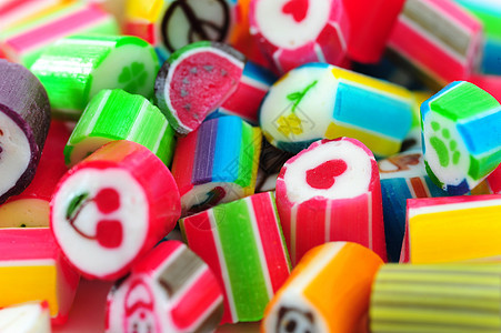 糖果糖童年条纹背景红色美食家色彩糖果甜食圆圈水果糖图片