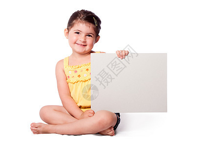 坐在白板上快乐的女孩图片