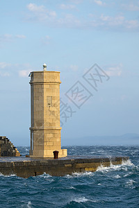 灯塔石头波浪旅行天空支撑海岸建筑港口码头背景图片