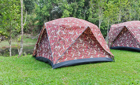 山上露营帐篷绿色荒野睡眠风景场地环境旅行娱乐营地棕色图片