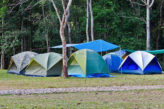 山上露营帐篷营地风景荒野环境棕色旅行场地睡眠绿色娱乐图片