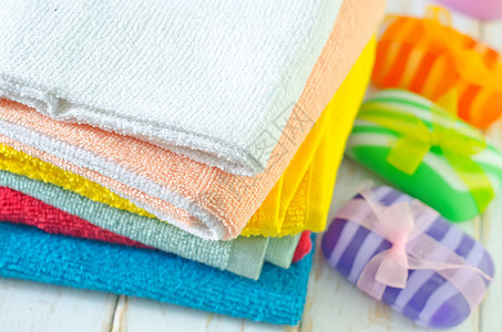 彩色毛巾棉布面巾吸水性织物地毯纤维浴室洗澡纺织品肥皂图片