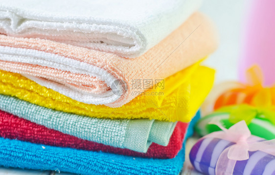 彩色毛巾织物温泉羊毛纤维地毯纺织品材料洗澡肥皂吸水性图片