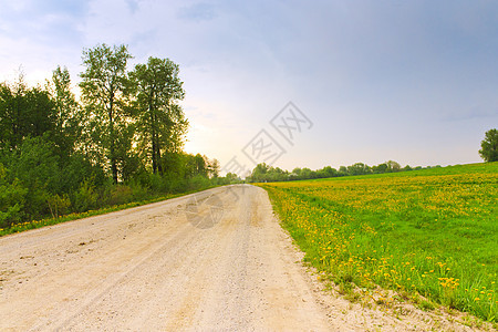 穿越实地的道路小路土地蓝色日落风景季节踪迹环境途径天空图片