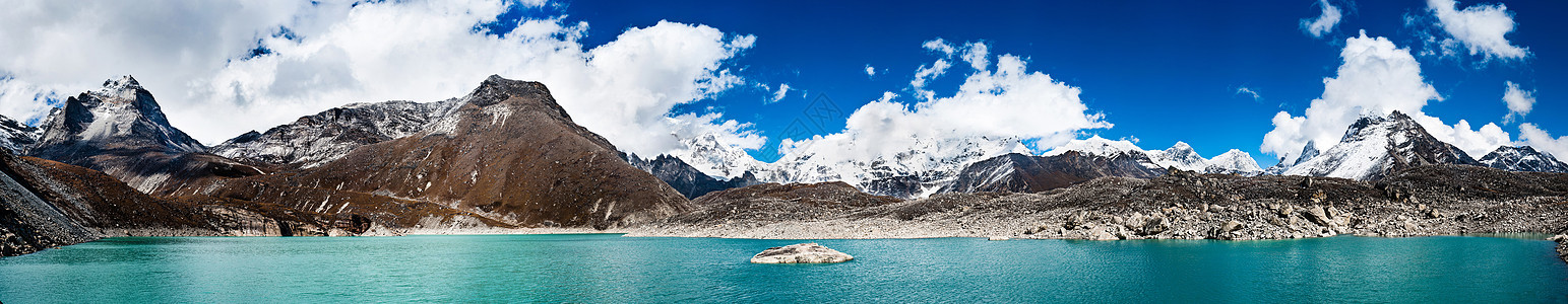 喜马拉雅全景 戈基约附近圣湖和珠穆峰图片