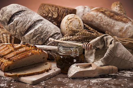传统面包白色粮食地球小麦桌子木板团体食物篮子木头图片