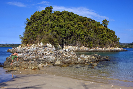 基西马米湾环礁湖海岸线蓝色天空泡沫痕迹海洋真子衬套支撑岩石图片