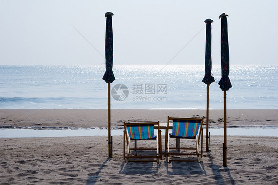 泰国沙滩椅海岸奢华蓝色休息室日光海浪假期海岸线海洋海滩图片