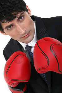 身着拳击手套的商务人士领导拳击手商业伙伴公司斗争套装竞赛胜利男人图片