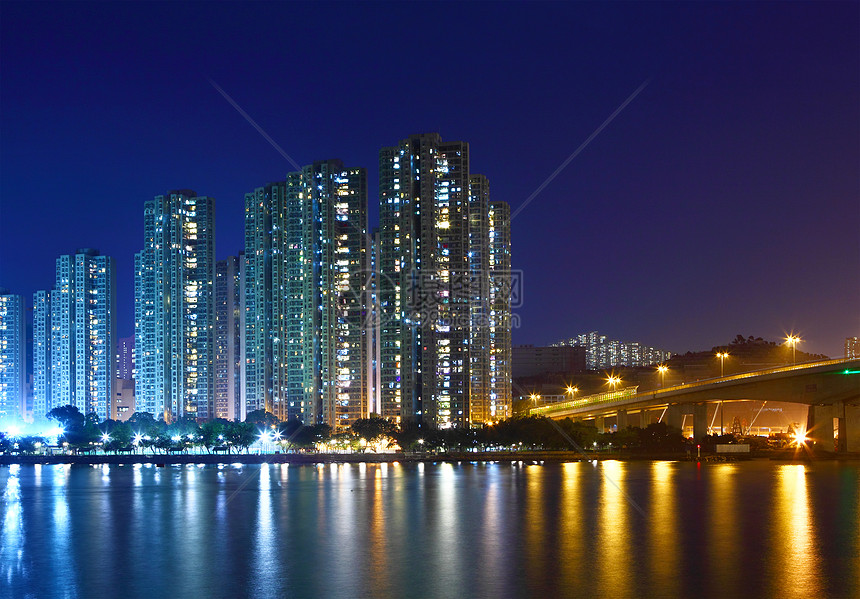 香港的住宅楼群建设喇叭建筑公寓反射海洋图片