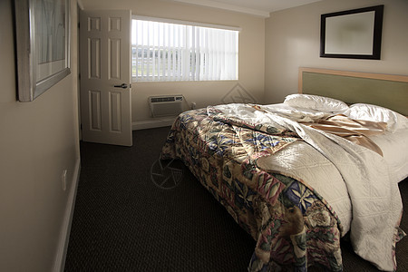 旅馆房间家庭公寓床单木头客栈软垫洗发水温泉枕头气氛图片