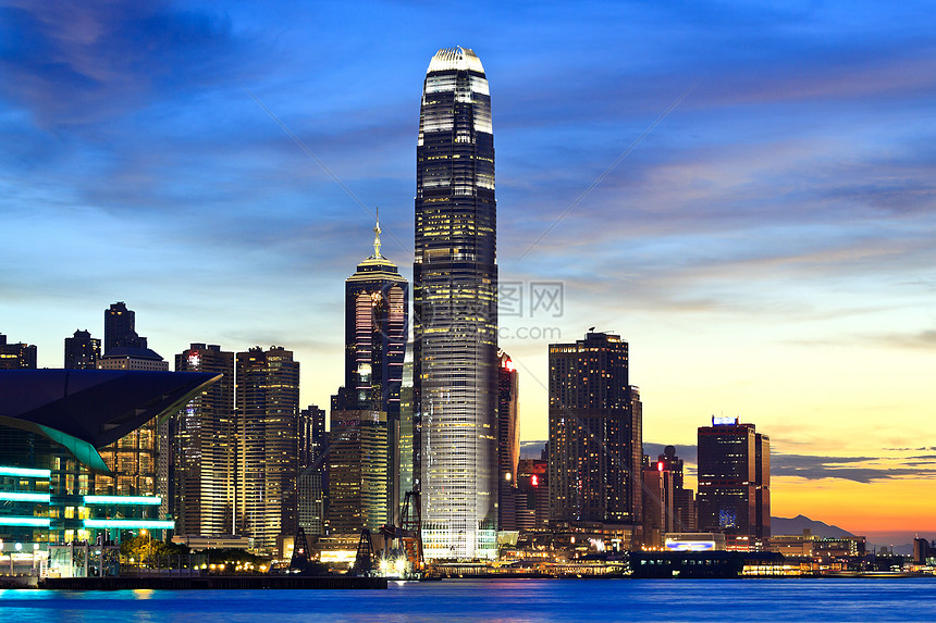 日落时香港市办公室建筑假期旅行金融景观商业建筑学天际背景图片