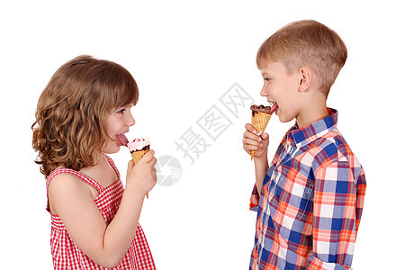 快乐的孩子们吃冰淇淋图片