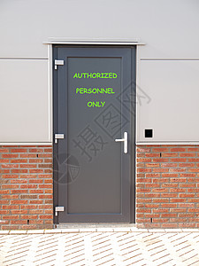 带文字的金属门保护授权工业蓝色安全车库单元管制法律警告图片