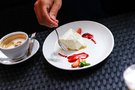 咖啡和甜点在咖啡馆吃早餐牛奶奶油宏观配料生日浆果饼干叶子面包盘子图片