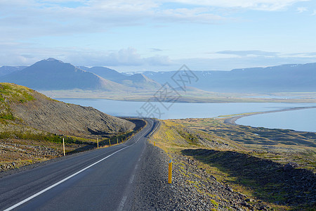 冰原的风景道路旅行天空蓝色火山沥青划分爬坡天气全景反光板图片